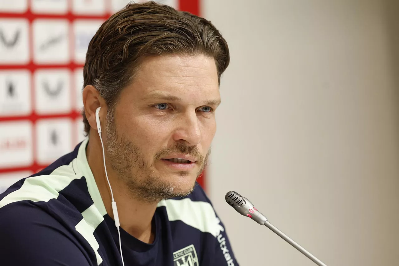 LEZAMA (BIZKAIA),. 04/09/2026 - El entrenador del Athletic de Bilbao, Edin Terzic, ha ofrecido este viernes una rueda de prensa posterior al entrenamiento del equipo. EFE/Miguel Toña
