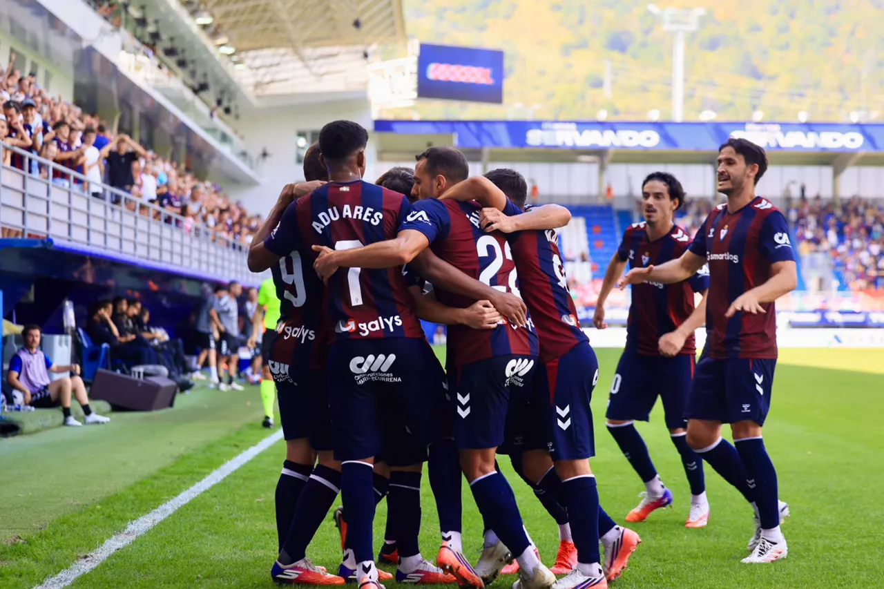 El EIbar celebra el gol de Adu Ares ante el Granada.