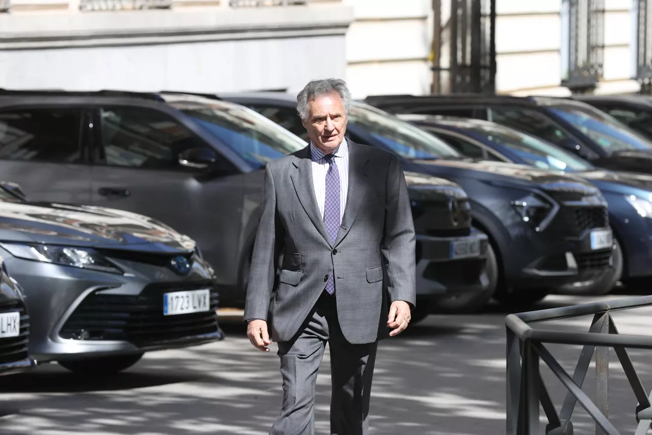 MADRID, 22/04/2026.- El empresario Ignacio López del Hierro, exmarido de la ex secretaria general del PP y expresidenta de Castilla-La Mancha, María Dolores de Cospedal, en las inmediaciones de la Audiencia Nacional, donde está citado este miércoles a declarar como testigo en el juicio de Kitchen, la presunta trama parapolicial para espiar al extesorero del PP Luis Bárcenas. EFE/ Víctor Lerena
