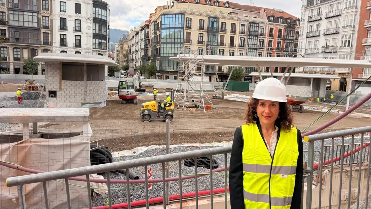 La edil de Movilidad y Sostenibilidad del Ayuntamiento de Bilbao, Nora Abete, en la visita a las obras del parking del Ensanche.



REMITIDA / HANDOUT por AYUNTAMIENTO DE BILBAO

Fotografía remitida a medios de comunicación exclusivamente para ilustrar la noticia a la que hace referencia la imagen, y citando la procedencia de la imagen en la firma

17/9/2026