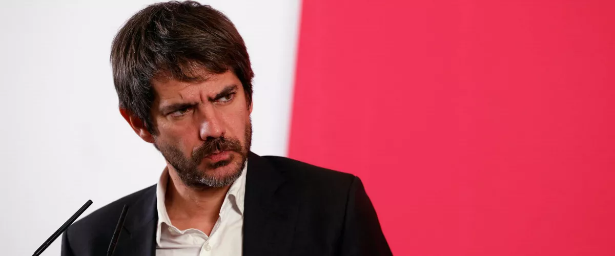 MADRID (ESPAÑA), 15/12/2025.- El ministro de Cultura y portavoz de Movimiento Sumar, Ernest Urtasun durante la rueda de prensa celebrada en la sede del movimiento este lunes en Madrid. EFE/ Javier Lizón
