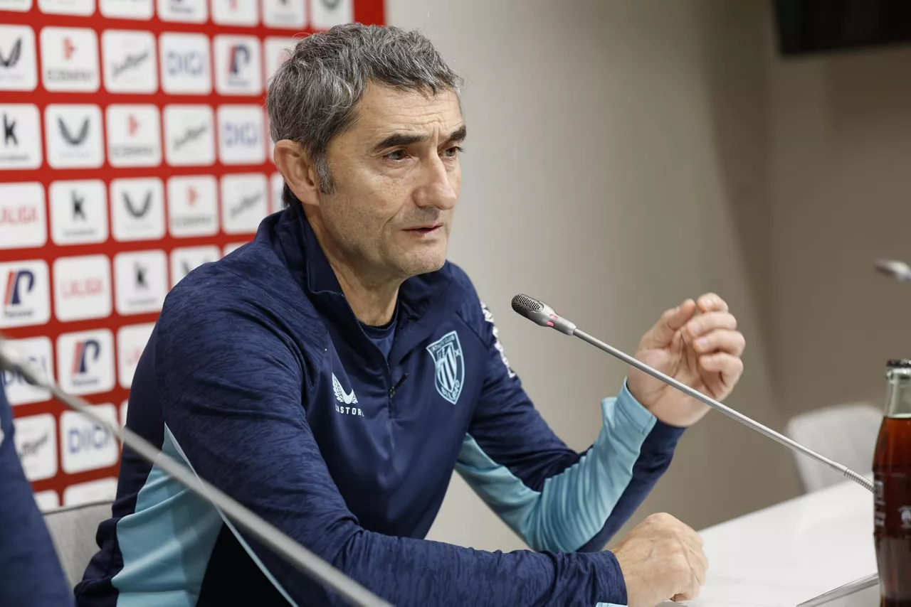 LEZAMA (BIZKAIA), 16/01/2026.- El entrenador del Athletic de Bilbao, Ernesto Valverde, ha ofrecido este viernes una rueda de prensa previa al partido liguero del sábado ante el Mallorca en Son Moix. EFE/ Miguel Toña
