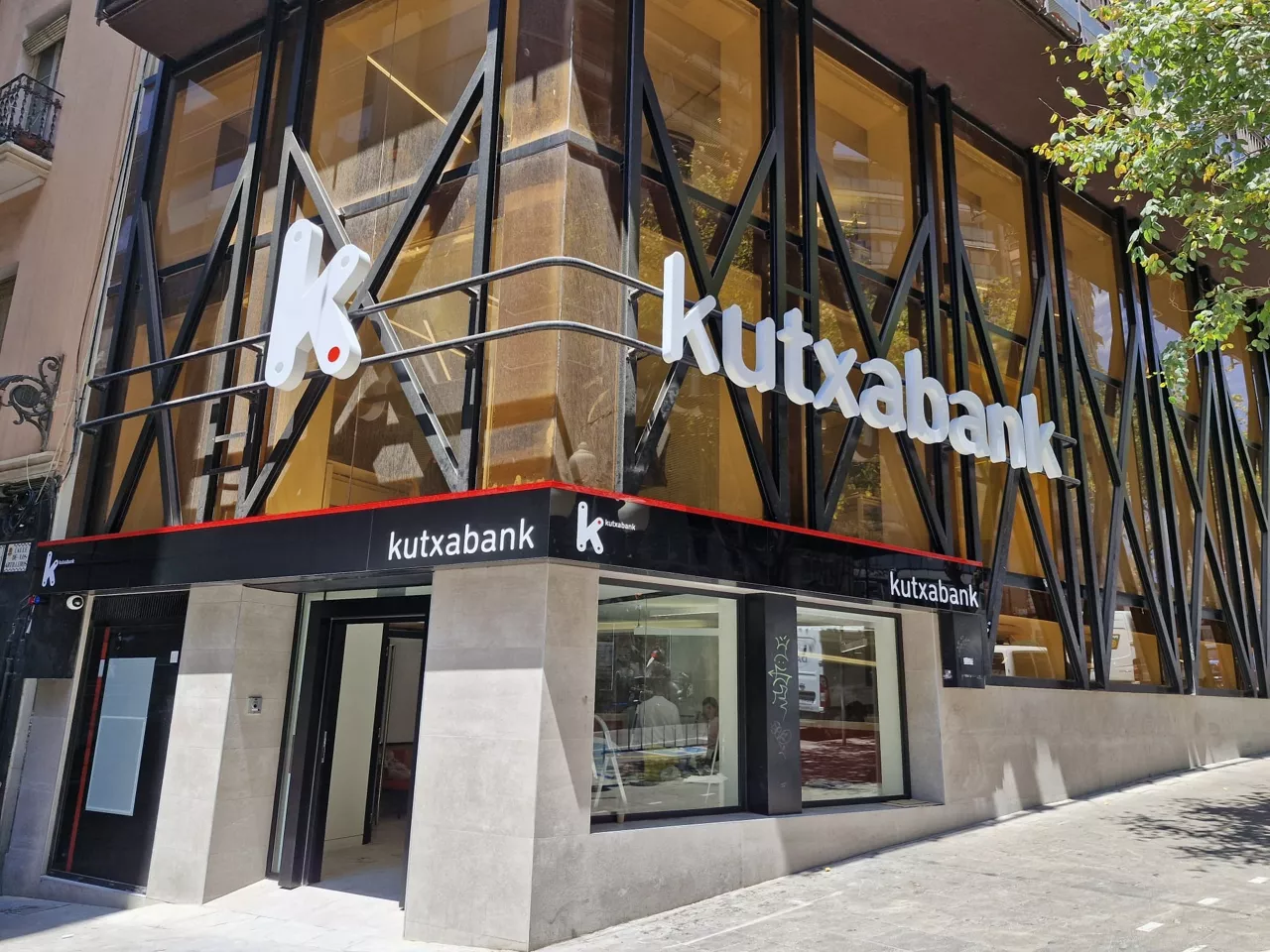 (Foto de ARCHIVO)

Oficina de Kutxabank en Valencia



REMITIDA / HANDOUT por KUTXABANK

Fotografía remitida a medios de comunicación exclusivamente para ilustrar la noticia a la que hace referencia la imagen, y citando la procedencia de la imagen en la firma

14/11/2024