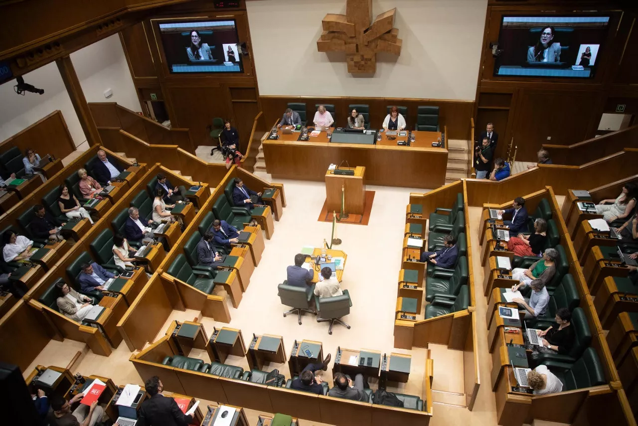(Foto de ARCHIVO)

Pleno de la Cámara



REMITIDA / HANDOUT por JOSU CHAVARRI- PARLAMENTO VASCO

Fotografía remitida a medios de comunicación exclusivamente para ilustrar la noticia a la que hace referencia la imagen, y citando la procedencia de la imagen en la firma

19/6/2025