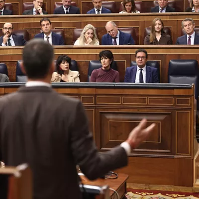 El presidente del Gobierno, Pedro Sánchez, interviene durante una sesión de control al Gobierno, en el Congreso de los Diputados, a 22 de octubre de 2025, en Madrid (España). El Gobierno se enfrenta de nuevo a preguntas relacionadas con la estabilidad económica por la falta de presupuestos generales. Además, se presentan iniciativas no de ley sobre teletrabajo rural y control telemático en casos de violencia de género.



Eduardo Parra / Europa Press

22/10/2025