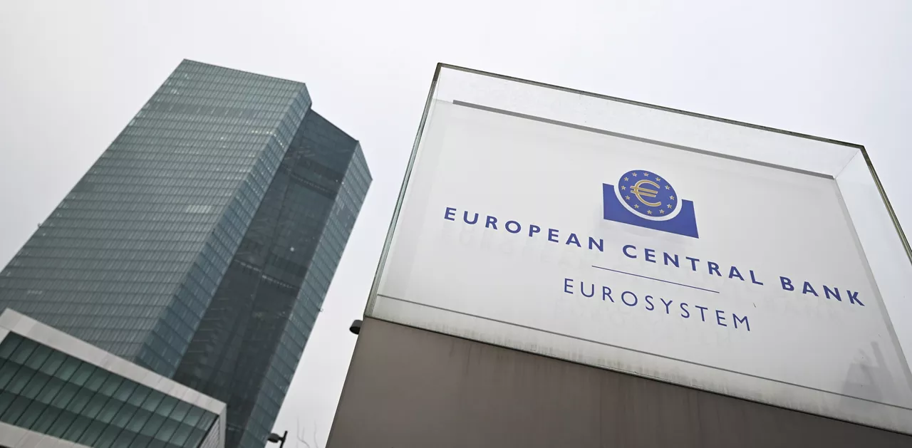 (Foto de ARCHIVO)

12 December 2024, Hesse, Frankfurt_Main: A stele with the inscription "European Central Bank - Eurosystem" stands in front of the European Central Bank (ECB) in the east of Frankfurt. Photo: Arne Dedert/dpa



12/12/2024 ONLY FOR USE IN SPAIN