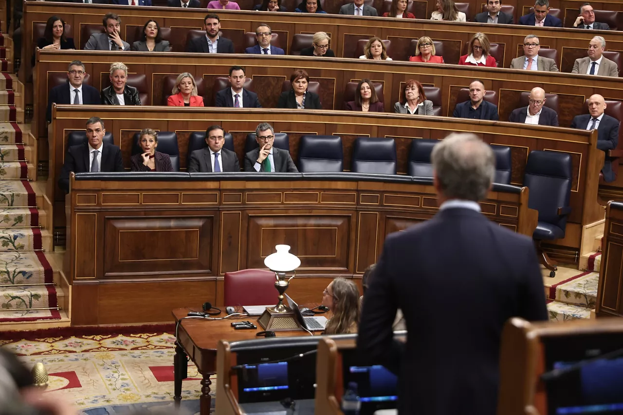 (Foto de ARCHIVO)

El presidente del Partido Popular, Alberto Núñez Feijóo, durante una sesión de control al Gobierno, en el Congreso de los Diputados, a 10 de diciembre de 2025, en Madrid (España). El Gobierno se enfrenta una semana más a las preguntas de la oposición, en concreto esta semana sobre el Plan Auto 2030, la sanidad animal en España y las políticas para garantizar el equilibrio entre la fauna salvaje y la ganadería. Además, el ministro de Asuntos Exteriores, Unión Europea y Cooperación comparece, a petición propia, para informar de la política exterior de España en defensa de la paz, el derecho internacional y el multilateralismo.



Eduardo Parra / Europa Press

10/12/2025