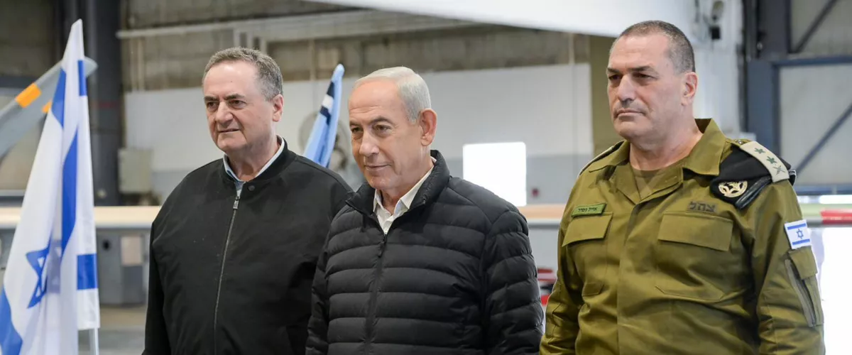 Benjamin Netanyahu (C), israel Katz (R) Eyal Zamir (L).
