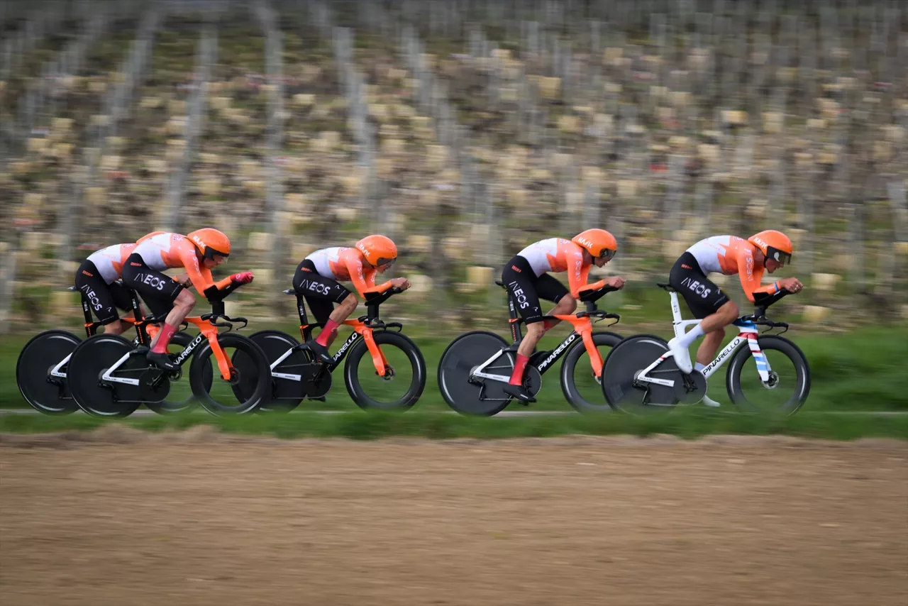 Ineos-Grenadiers-Paris-Niza-2026