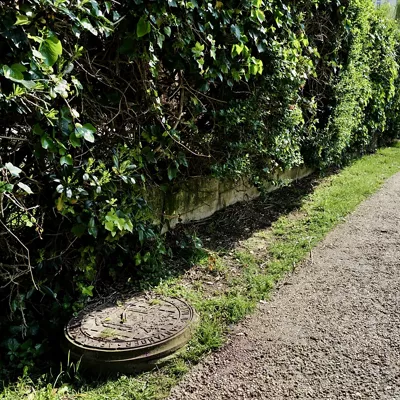 Lugar del suceso, a 22 de marzo de 2026, en Santander, Cantabria (España). El hombre fallecido ayer, 21 de marzo, por la tarde en Santander tras una discusión era aficionado del Racing de Santander y el detenido por estos hechos llevaba una camiseta del Albacete, si bien ambos son vecinos de la capital cántabra, según han confirmado este domingo a Europa Press fuentes policiales. Los dos equipos, Racing y Albacete, disputaban este sábado un partido en los Campos de Sport de El Sardinero a las 16.15 horas, poco antes de que se produjeran los hechos.



Nacho Cubero / Europa Press

22 MARZO 2026;SUCESO;ASESINATO;FANS;VECINOS;PARTIDO;

22/3/2026