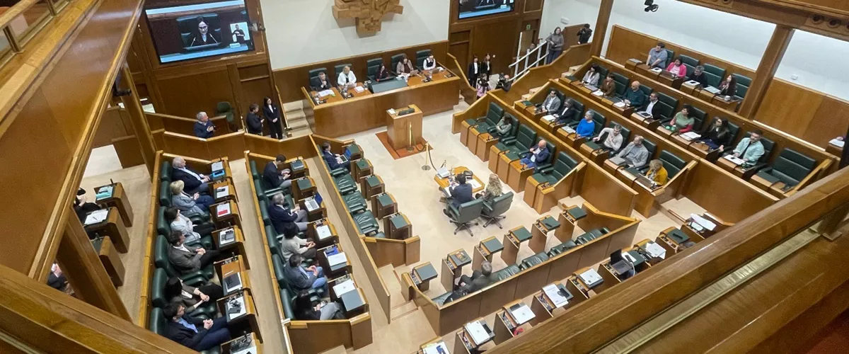 (Foto de ARCHIVO)

El Pleno ha guardado un minuto de silencio en memoria de Silvia



REMITIDA / HANDOUT por PARLAMENTO VASCO

Fotografía remitida a medios de comunicación exclusivamente para ilustrar la noticia a la que hace referencia la imagen, y citando la procedencia de la imagen en la firma

26/3/2026
