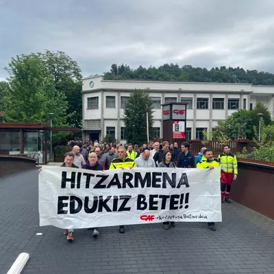 CAF langileak protesta