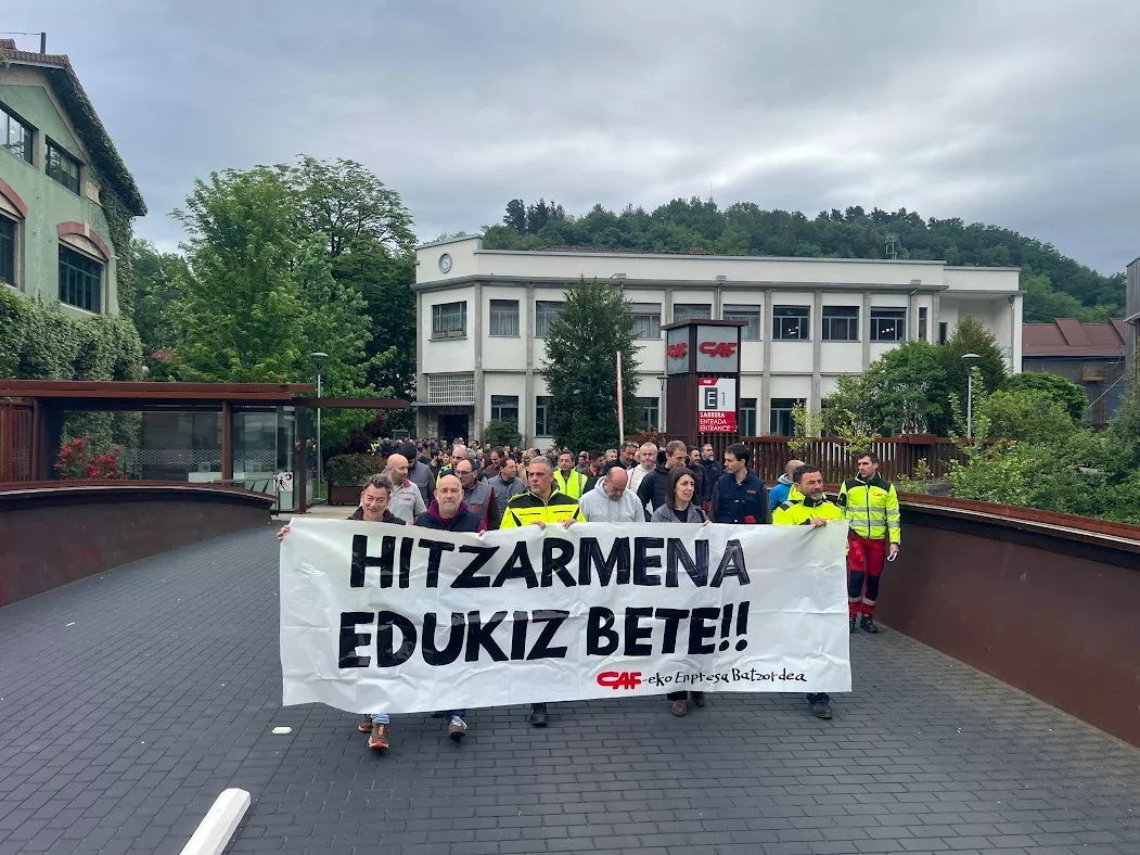 CAF langileak protesta