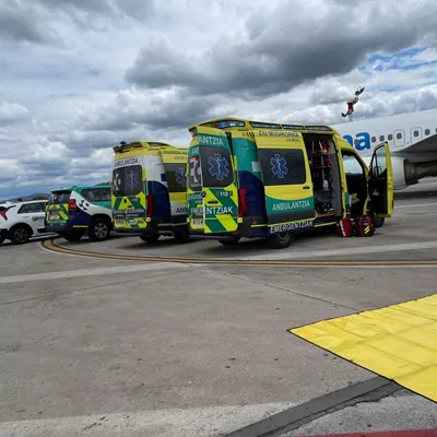 Servicios de Emergencias de Osakidetza en el aeropuerto de Loiu



REMITIDA / HANDOUT por IREKIA

Fotografía remitida a medios de comunicación exclusivamente para ilustrar la noticia a la que hace referencia la imagen, y citando la procedencia de la imagen en la firma

16/5/2026