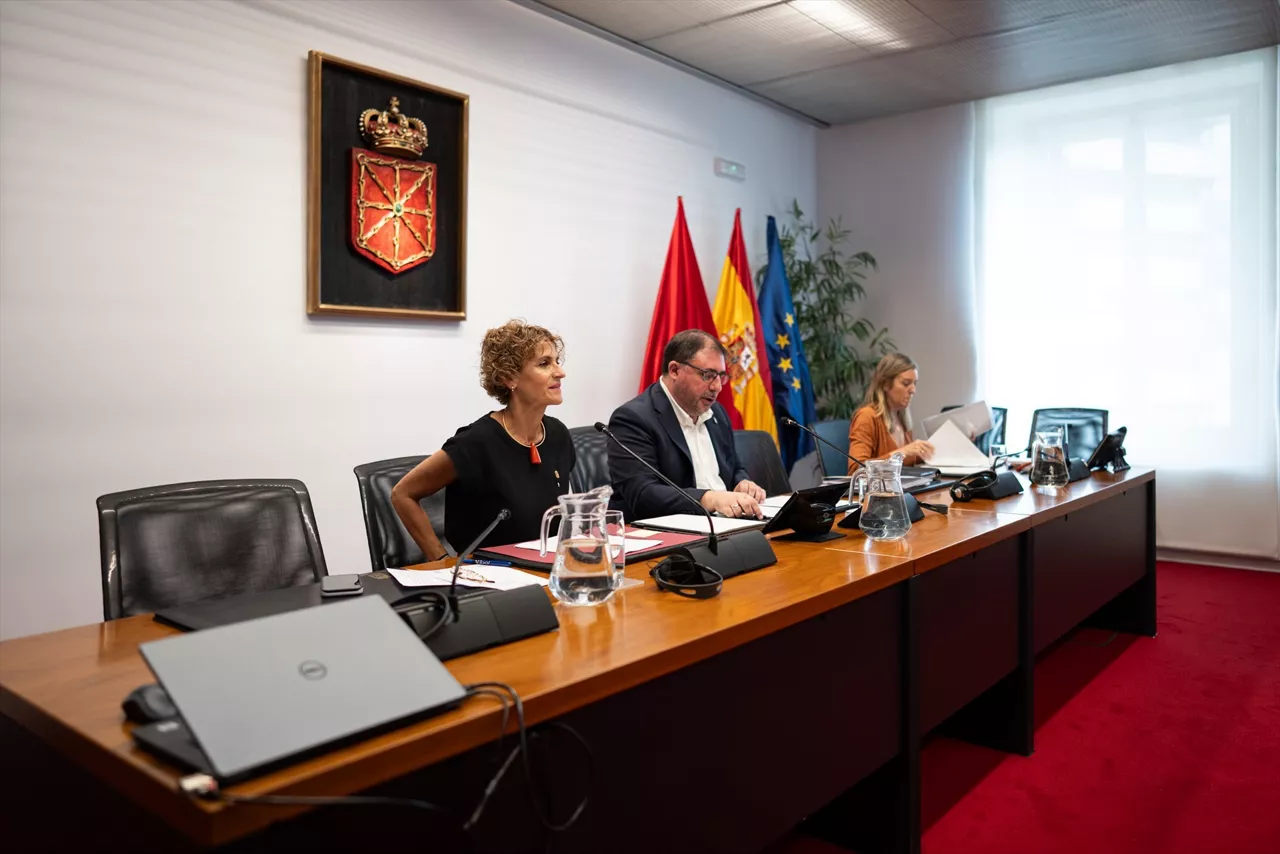 María Chivite en la ponencia del Parlamento.



REMITIDA / HANDOUT por PARLAMENTO DE NAVARRA

Fotografía remitida a medios de comunicación exclusivamente para ilustrar la noticia a la que hace referencia la imagen, y citando la procedencia de la imagen en la firma

26/6/2026