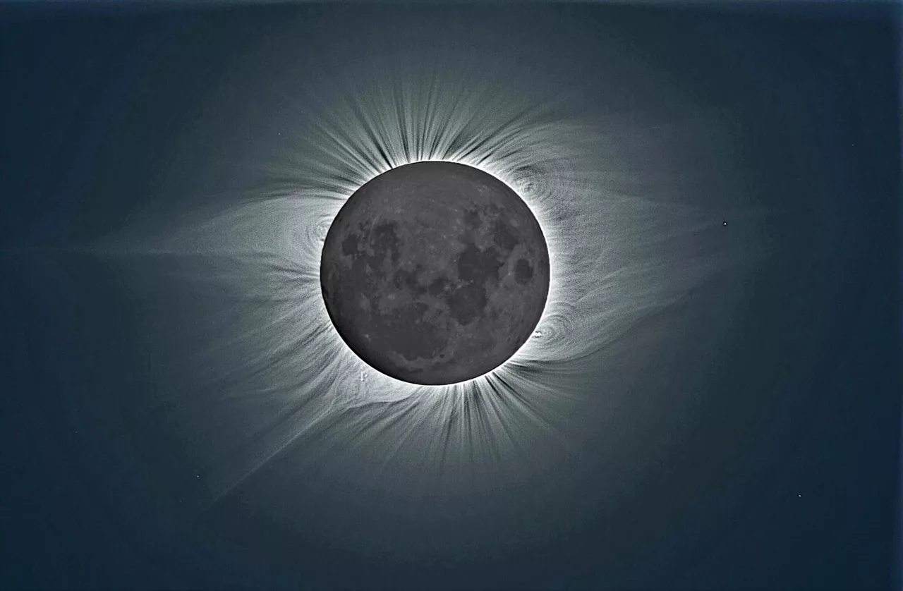 (Foto de ARCHIVO)

Foto de Isidro Villó de un eclipse solar en Siberia en 2008



REMITIDA / HANDOUT por UPCT

Fotografía remitida a medios de comunicación exclusivamente para ilustrar la noticia a la que hace referencia la imagen, y citando la procedencia de la imagen en la firma

10/8/2026
