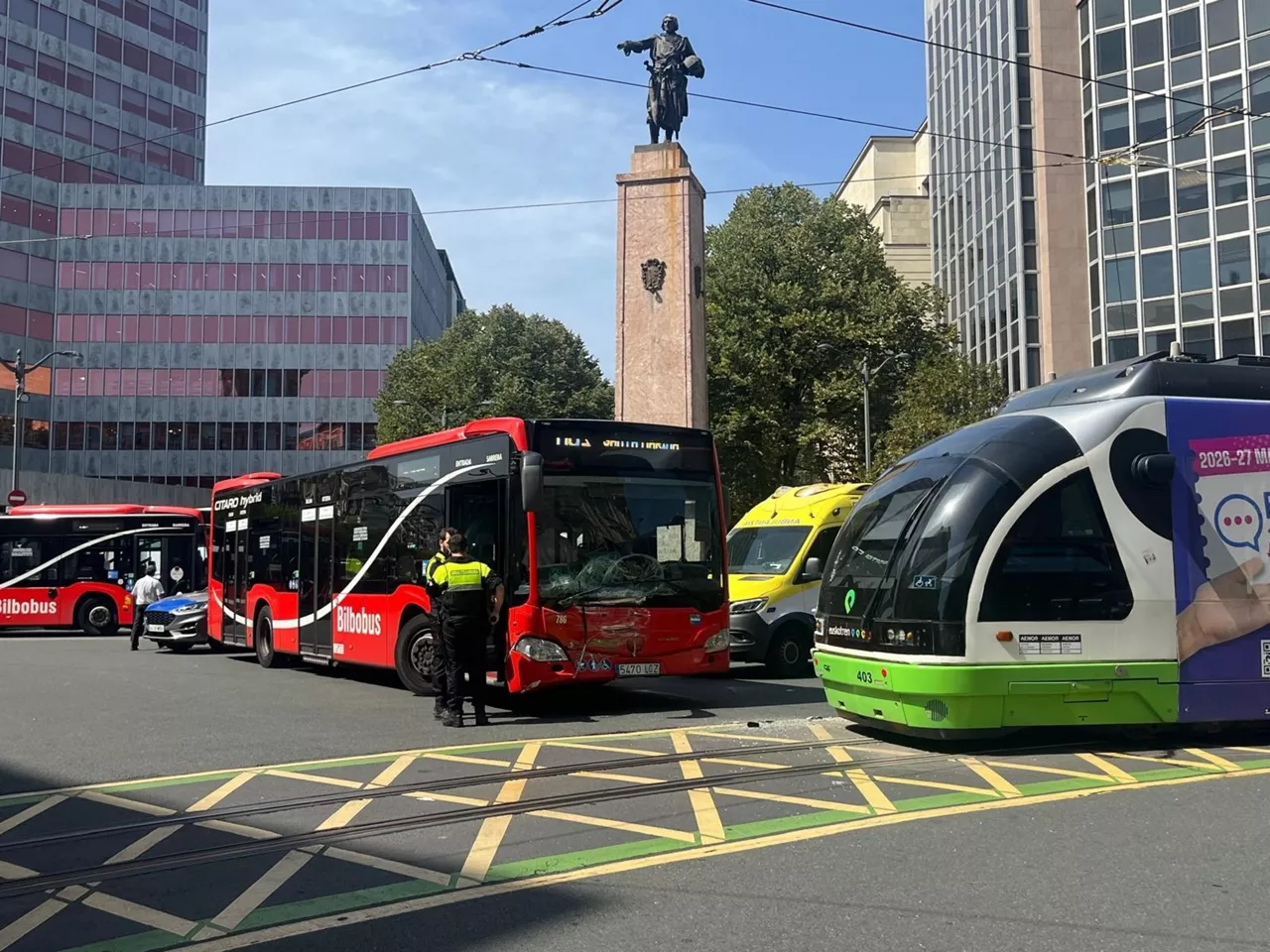 Choque entre un autobús y el tranvía en Bilbao



EUROPA PRESS

04/9/2026