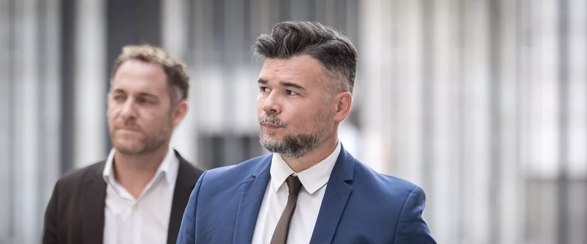 (Foto de ARCHIVO)

El portavoz de ERC en el Congreso, Gabriel Rufián, a su llegada a una sesión de control al Gobierno, en el Congreso de los Diputados, a 16 de septiembre de 2026, en Madrid (España). La crisis migratoria que vive Ceuta desde el pasado mes de julio vuelve a centrar las preguntas de la oposición al Gobierno en la sesión de control con preguntas cómo cuáles son los planes para la ciudad autónoma o si el Ejecutivo considera que ante la entrada irregular de los migrantes se ha degradado la imagen de España en el exterior.



Diego Radamés / Europa Press

16 SEPTIEMBRE 2026;DIPUTADOS;CONGRESO;SESIÓN DE CONTROL;

16/9/2026