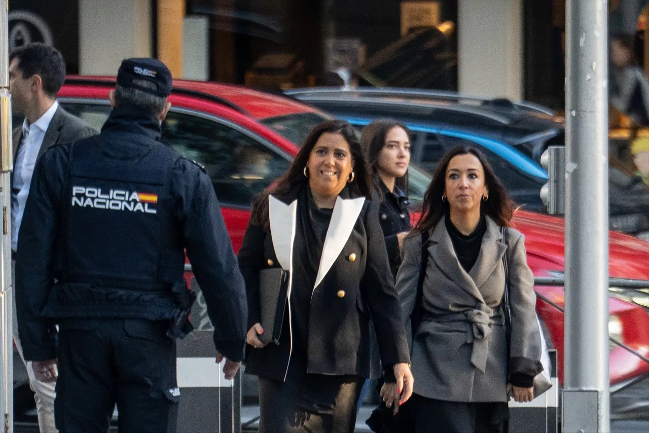 La jueza que investigó al hermano de Pedro Sánchez, Beatriz Biedma, a su llegada a la Audiencia Nacional, a 8 de octubre de 2026, en Madrid (España). La jueza Beatriz Biedma, encargada de la investigación judicial a David Sánchez, hermano del presidente de Gobierno, declara como perjudicada en el 'caso Leire Díez', la causa en la que el magistrado de la Audiencia Nacional Santiago Pedraz investiga una presunta trama dirigida a desbaratar causas judiciales que afectan al PSOE.



Matias Chiofalo / Europa Press

08/10/2026