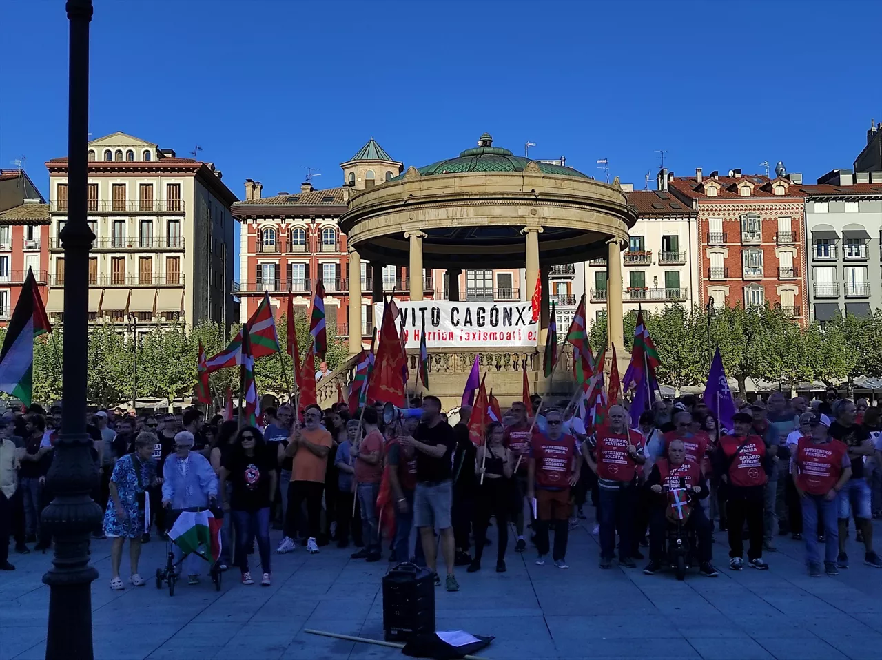 Cientos de personas se concentran en Pamplona contra el acto de Vito Quiles.



EUROPA PRESS

15/10/2026