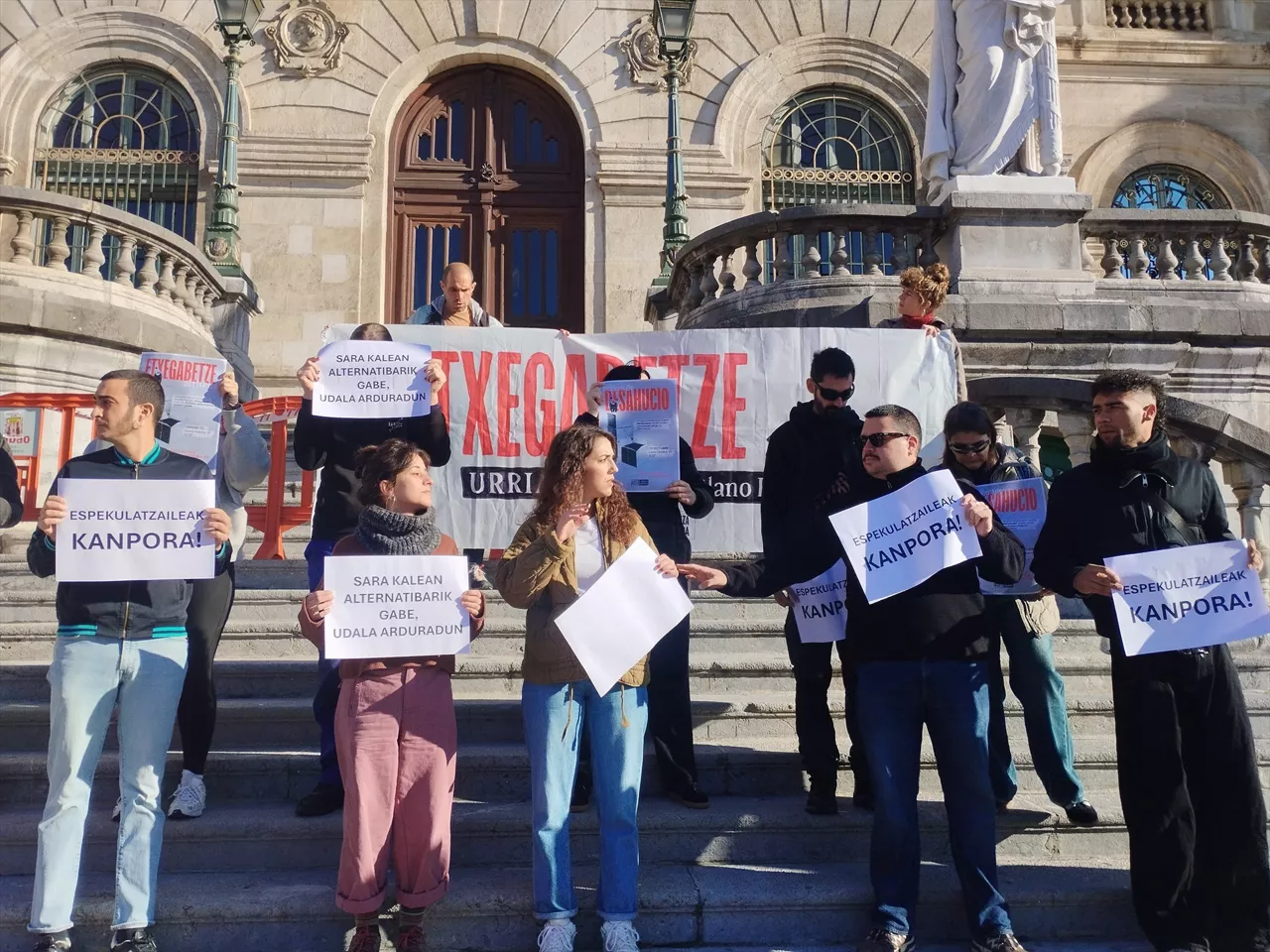 (Foto de ARCHIVO)

Movilización de Azet contra el desahucio de una mujer en Bilbao



EUROPA PRESS

20/10/2026