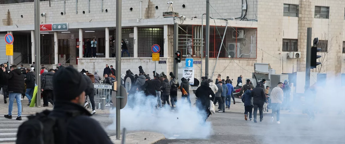 20 March 2026, Palestinian Territories, Jerusalem: Israeli police disperse Palestinians gathering to pray outside the Old City of Jerusalem on the first day of Eid Al Fitr, March 20, 2026. The Al-Aqsa Mosque compound and other holy sites have remained closed since the start of the war with Iran on February 28, marking the first time the mosque has been shuttered for the holiday since 1967 Photo: Oren Ziv/dpa
20/3/2026 ONLY FOR USE IN SPAIN