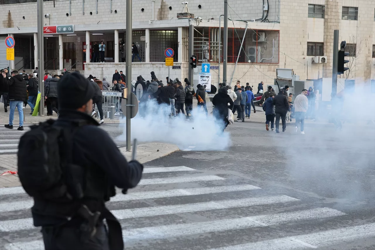 20 March 2026, Palestinian Territories, Jerusalem: Israeli police disperse Palestinians gathering to pray outside the Old City of Jerusalem on the first day of Eid Al Fitr, March 20, 2026. The Al-Aqsa Mosque compound and other holy sites have remained closed since the start of the war with Iran on February 28, marking the first time the mosque has been shuttered for the holiday since 1967 Photo: Oren Ziv/dpa
20/3/2026 ONLY FOR USE IN SPAIN