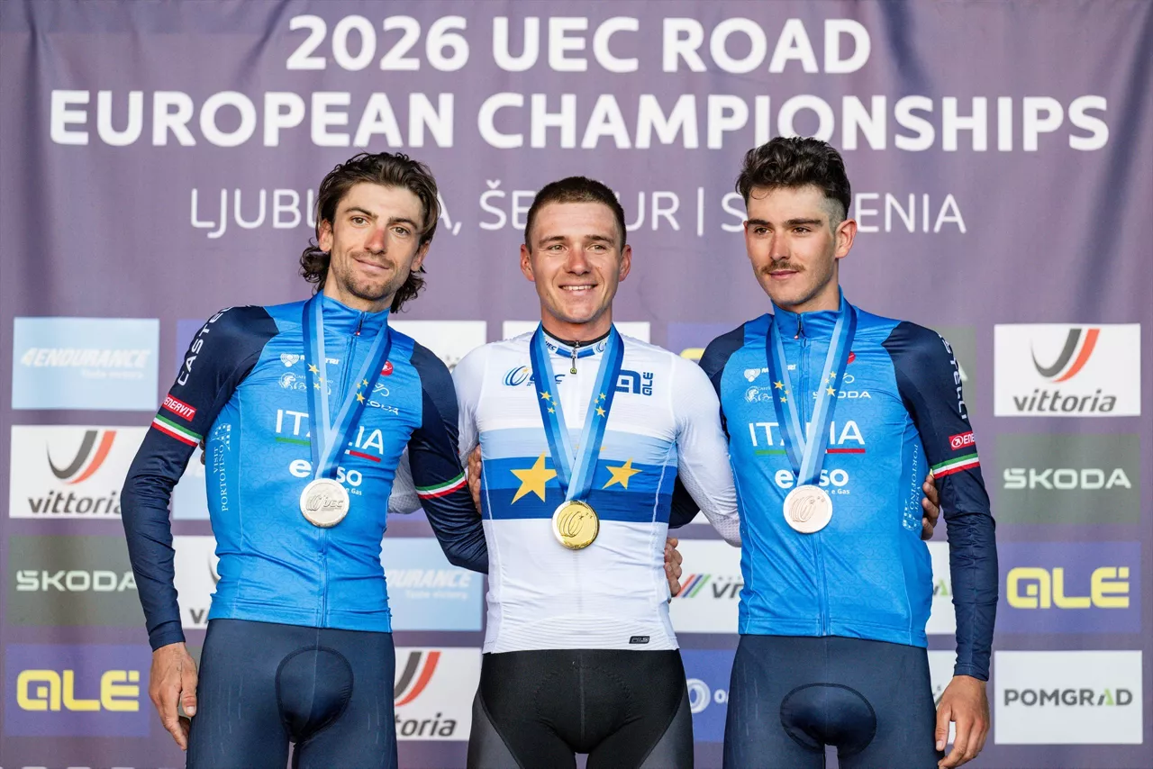04 October 2026, Slovenia, Ljubljana: Italy's second placed Giulio Ciccone, Belgium's winner Remco Evenepoel and Italy's third placed Christian Scaroni celebrate on the podium after the elite men Road Race race (196,2 km) at the cycling UEC Road European Championships. Photo: David Pintens/Belga/dpa



04/10/2026 ONLY FOR USE IN SPAIN