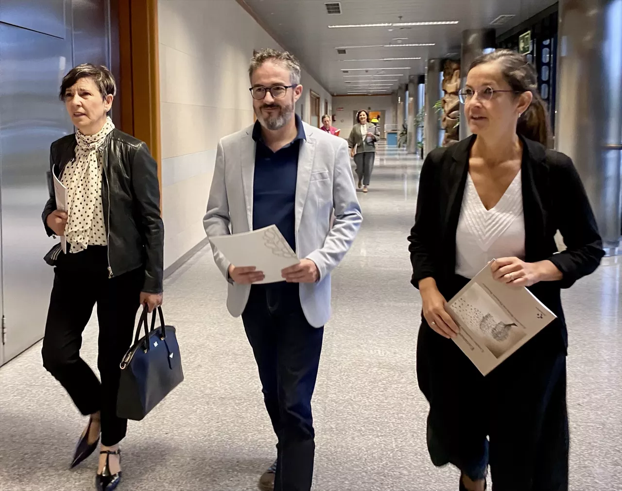 Presentación de la memoria anual de la prestación de ayuda médica para morir en Euskadi a cargo del viceconsejero de Salud Gontzal Tamayo, junto a la presidenta de la Comisión de Garantía y Evaluacióna, Julia Barroso, y su predecesora, Itxaso Bengoetxea.



REMITIDA / HANDOUT por IREKIA

Fotografía remitida a medios de comunicación exclusivamente para ilustrar la noticia a la que hace referencia la imagen, y citando la procedencia de la imagen en la firma

04/6/2026