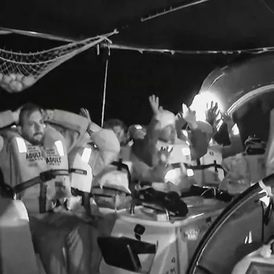 MADRID, 30/04/2026.- Captura de un video facilitado por la Flotilla Global Sumud, que navega rumbo a la Franja de Gaza con 58 embarcaciones, que reportó este jueves que las fuerzas navales israelíes interceptaron, abordaron e inutilizaron sistemáticamente varios barcos, dejando intencionadamente a cientos de civiles a la deriva y ante una tormenta inminente. "Esta noche, el mundo presencia la exportación de la doctrina de abandono planificado del ejército israelí. En una violenta incursión en aguas internacionales, las fuerzas navales israelíes interceptaron, abordaron e inutilizaron sistemáticamente varias embarcaciones de la Flotilla Global Sumud", explicaron en su canal de Telegram. Durante la madrugada denunciaron que Israel había interceptado a 22 barcos en aguas internacionales cerca de las costas de Grecia, después de haber denunciado horas antes que estaban siendo rodeados por embarcaciones israelíes, según su rastreador. EFE/Global Sumud Flotilla -SÓLO USO EDITORIAL/SOLO USO PERMITIDO PARA ILUSTRAR LA NOTICIA QUE APARECE EN EL PIE DE FOTO (CRÉDITO OBLIGATORIO)-

