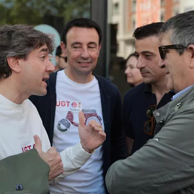 BILBAO, 01/05/2026.- El secretario general del PSE-EE, Eneko Andueza, junto al portavoz del PSOE en el Congreso de los Diputados y diputado por Bizkaia, Patxi López, este viernes en la manifestación del 1º de Mayo, Día Internacional del Trabajo, que han convocado las centrales sindicales UGT y CCOO.-EFE/ Luis Tejido

