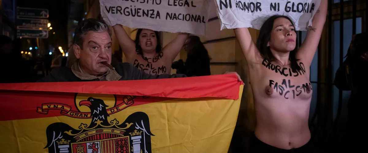 (Foto de ARCHIVO)

Dos activistas de Femen Spain se manifiestan en un acto franquista en la parroquia de los Doce Apóstoles, a 20 de noviembre de 2025, en Madrid (España). El acto, organizado por la Fundación Nacional Francisco Franco y la familia del dictador, conmemora el 50 aniversario del fallecimiento de Franco.



Fernando Sánchez / Europa Press

20 NOVIEMBRE 2025;FEMEN;ACTIVISMO;ACTIVISTAS;FEMINISMO;FASCISMO;FRANQUISMO;

20/11/2025