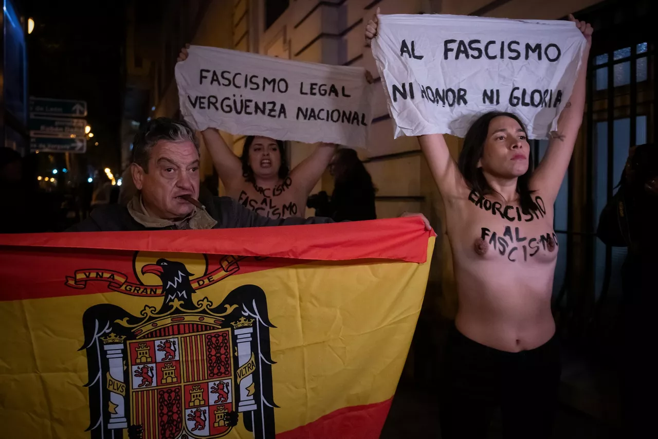 (Foto de ARCHIVO)

Dos activistas de Femen Spain se manifiestan en un acto franquista en la parroquia de los Doce Apóstoles, a 20 de noviembre de 2025, en Madrid (España). El acto, organizado por la Fundación Nacional Francisco Franco y la familia del dictador, conmemora el 50 aniversario del fallecimiento de Franco.



Fernando Sánchez / Europa Press

20 NOVIEMBRE 2025;FEMEN;ACTIVISMO;ACTIVISTAS;FEMINISMO;FASCISMO;FRANQUISMO;

20/11/2025