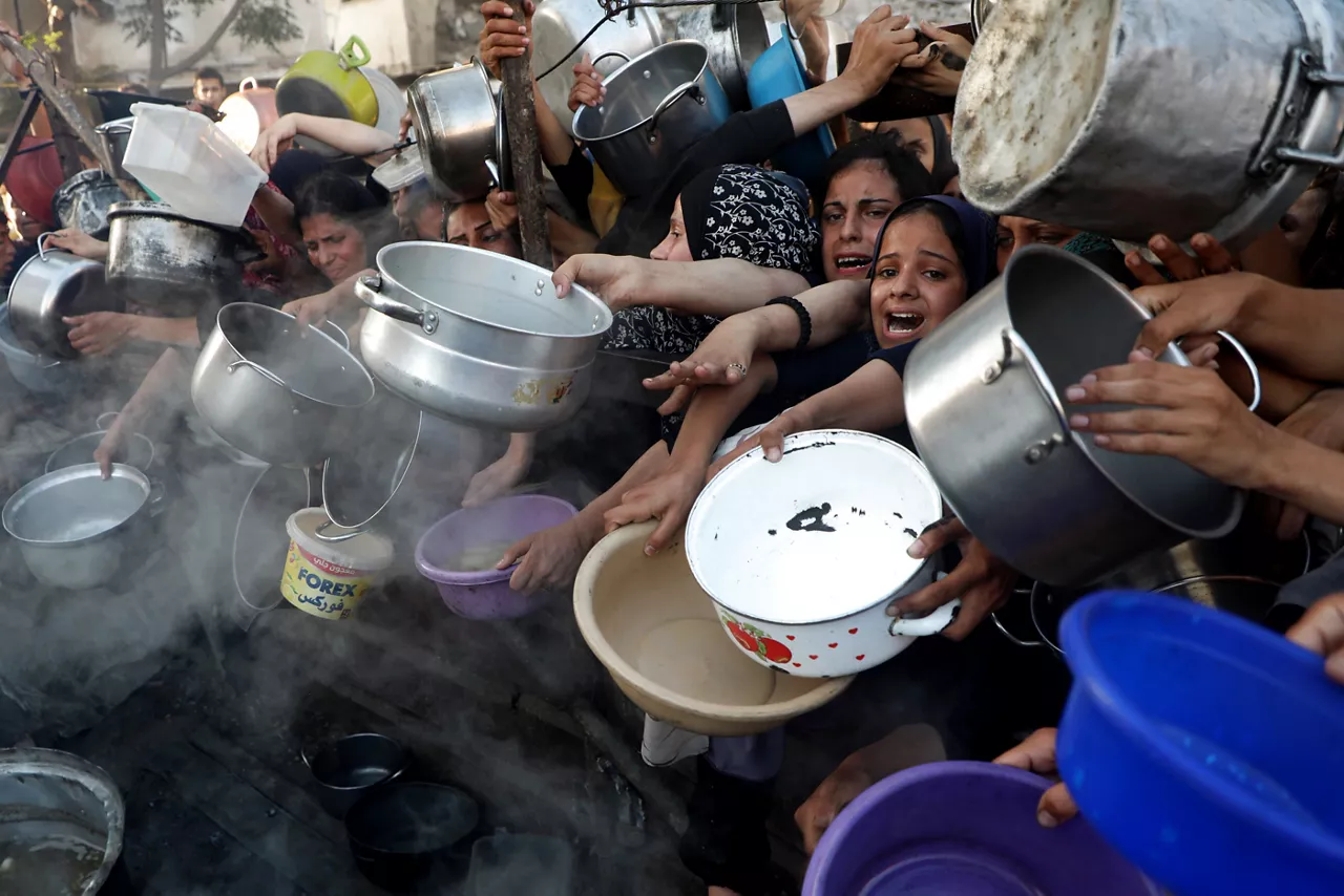 (Foto de ARCHIVO)

BEIJING, July 22, 2025  -- Palestinians wait to receive food in the Al-Rimal neighborhood of central Gaza City, on July 20, 2025. The total death toll of hunger in Gaza since March has reached 86, including 76 children, the Gaza-based health authorities said Sunday.



Europa Press/Contacto/Rizek Abdeljawad

20/7/2025