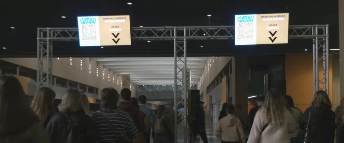 Gatibuk adin guztietako zaleak bildu ditu oholtzatik jaitsi aurretik