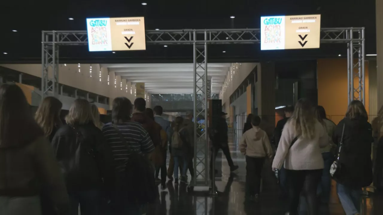 Gatibuk adin guztietako zaleak bildu ditu oholtzatik jaitsi aurretik