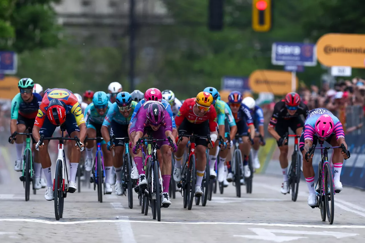 SOFIA (Bulgaria), 10/05/2026.- French cyclist Paul Magnier (C) of team Soudal Quick-Step crosses the finish line to win the 3rd stage of the 109th edition of the Giro d'Italia cycling race over 175km from Plovdiv to Sofia, Bulgaria, 10 May 2026. (Ciclismo) EFE/EPA/BORISLAV TROSHEV
