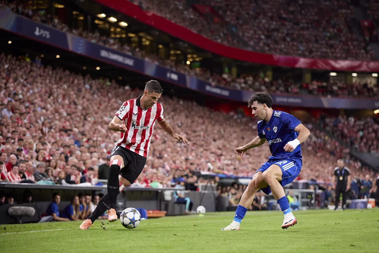 (Foto de ARCHIVO)

Gorka Guruzeta of Athletic Club competes for the ball with Bahlul Mustafazada of Qarabag FK during the UEFA Champions League 2025-26 League Phase MD3 match between Athletic Club and Qarabag FK at San Mames on October 22, 2025, in Bilbao, Spain.



Ricardo Larreina / AFP7 / Europa Press

22/10/2025 ONLY FOR USE IN SPAIN