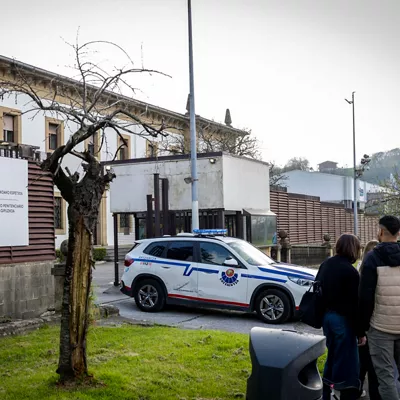 SAN SEBASTIÁN, 23/03/2026.- Vista de la cárcel de Martutene de San Sebastián este lunes, tras la concesión de un régimen de semilibertad a la exjefa de ETA Soledad Iparraguirre, 'Anboto', en aplicación del artículo 100.2 del Reglamento Penitenciario, el mismo que se otorgó en su día al exdirigente de ETA Garikoitz Aspiazu, Txeroki. EFE/Javier Etxezarreta
