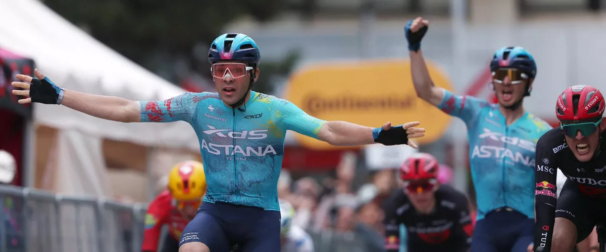 TARNOVO (Bulgaria), 09/05/2026.- Uruguayan cyclist Guillermo Thomas Silva of XDS Astana Team wins the 2nd stage of the 109th edition of the Giro d'Italia cycling race over 221km from Burgas to Tarnovo, Bulgaria, 09 May 2026. (Ciclismo) EFE/EPA/BORISLAV TROSHEV
