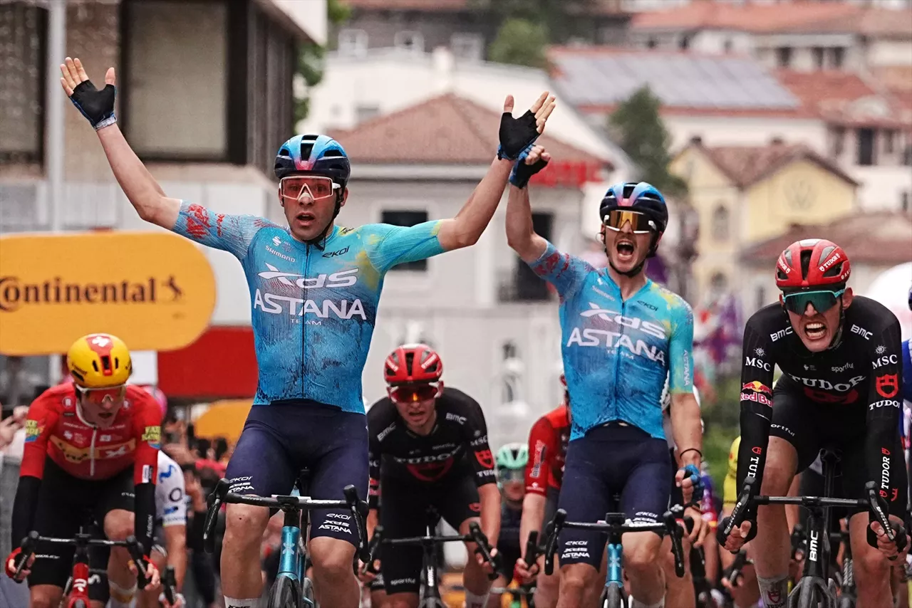 09 May 2026, Bulgaria, Veliko Tarnovo: Uruguayan cyclist Guillermo Thomas Silva Coussan of XDS Astana Team celebrates as he crosses the finish line to win the second stage of the winner during Stage 2 of the Giro d'Italia 2026 cycling race, 221 km from Burgas to Veliko Tarnovo. Photo: Gian Mattia D'alberto/LaPresse via ZUMA Press/dpa



Gian Mattia D'alberto/LaPresse v / DPA

09/5/2026 ONLY FOR USE IN SPAIN