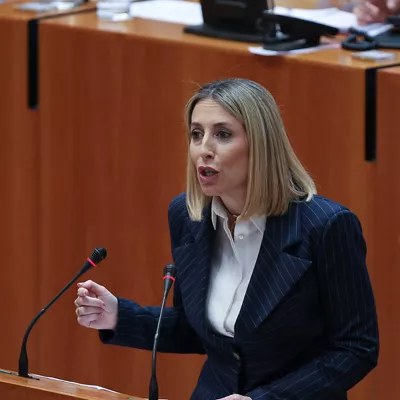 MÉRIDA, 22/04/2026.- La presidenta en funciones y candidata a la reelección María Guardiola interviene este miércoles en la Asamblea regional durante la segunda jornada del debate de investidura en la que será elegida presidenta la candidata del PP a la reelección María Guardiola tras el acuerdo de gobierno alcanzado entre PP y Vox, con el voto en contra de PSOE y Unidas. EFE/ Jero Morales
