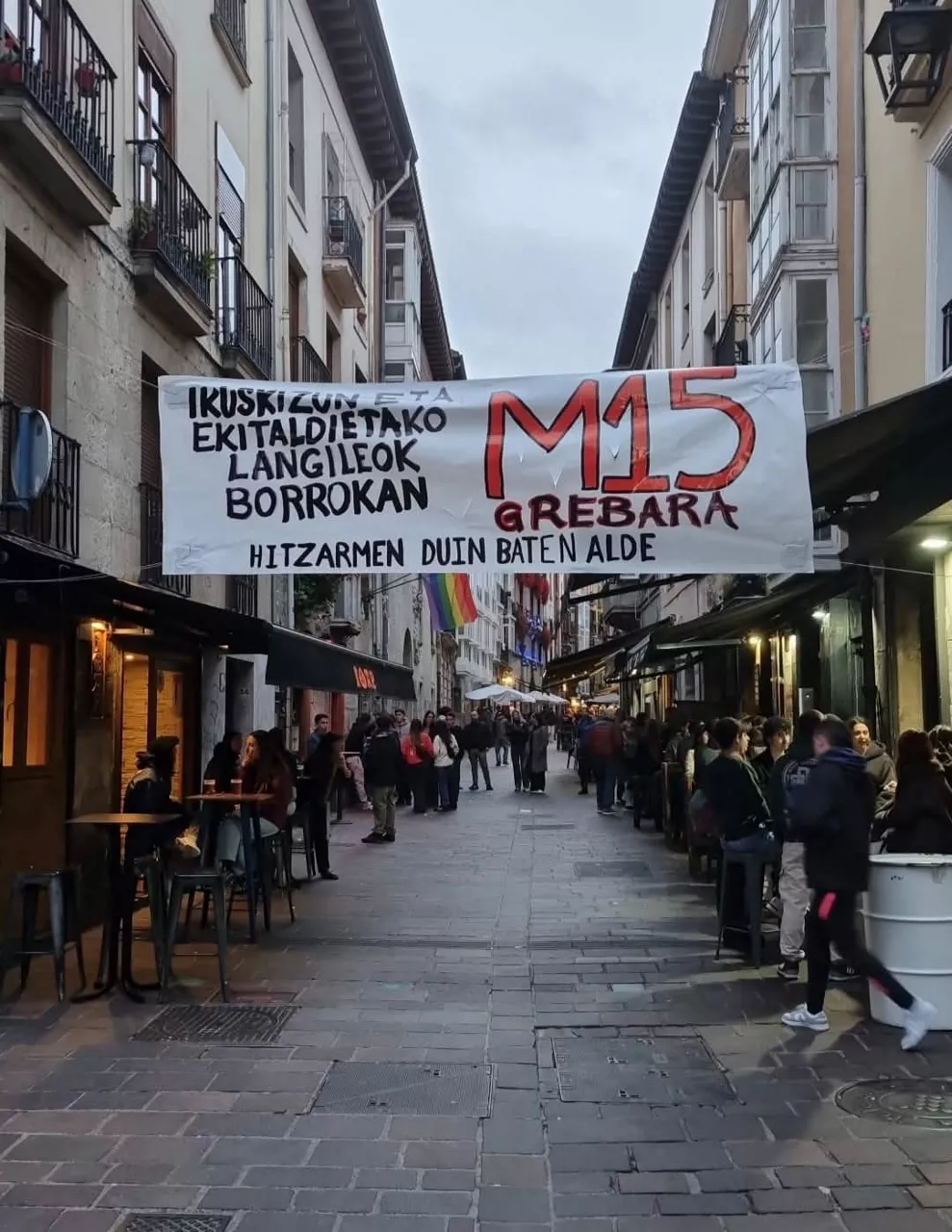 Pacarta con la convocatoria de huelga