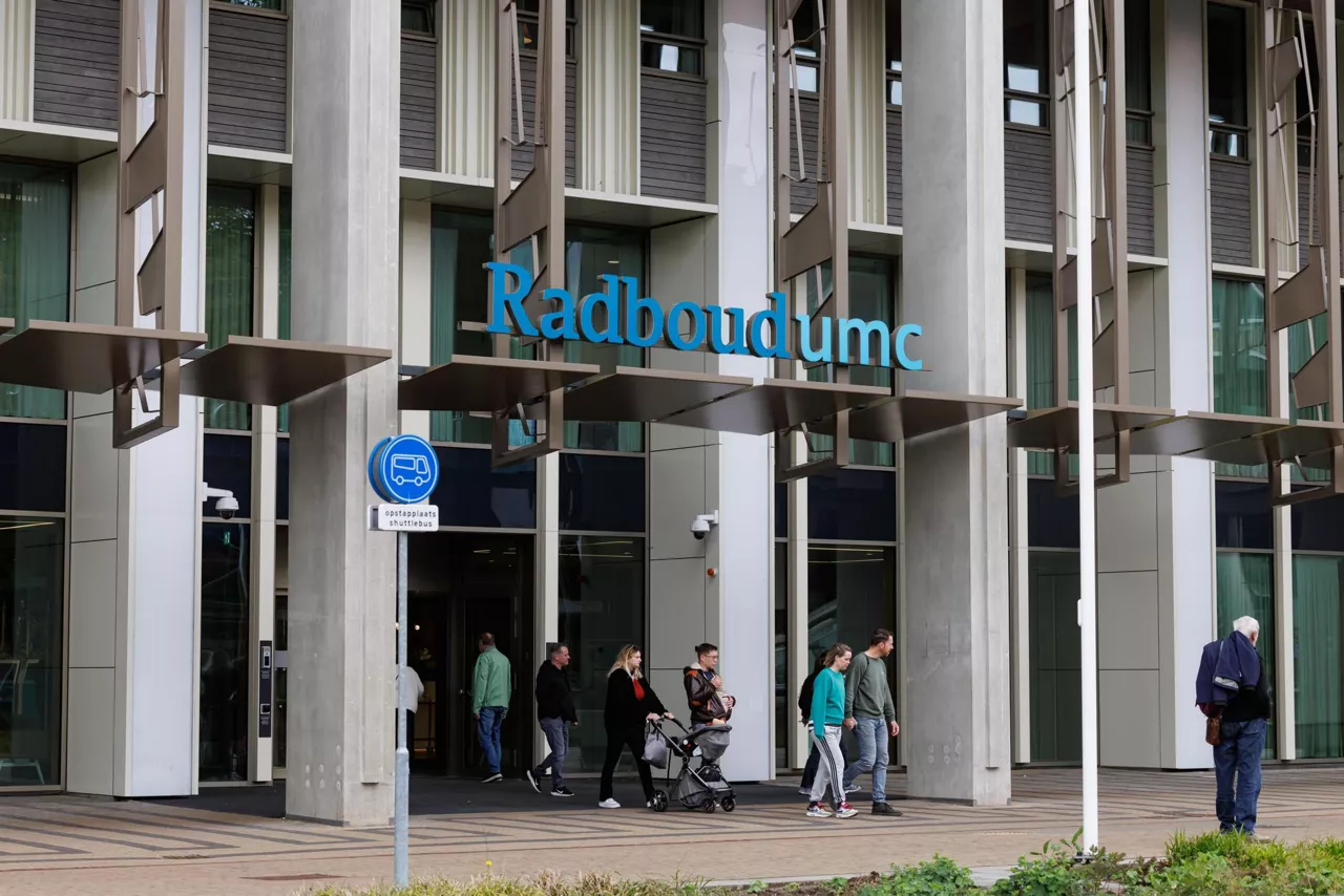 NIJMEGEN (Netherlands), 07/05/2026.- An exterior of the Radboudumc hospital, which has admitted a patient from the cruise ship Hondius who may be infected with the hantavirus, in Nijmegen, Netherlands, 07 May 2026. According to the World Health Organization (WHO), three suspected hantavirus case patients have been evacuated from the Dutch cruise ship MV Hondius, anchored off the coast of Cape Verde, and are on their way to receive medical care in The Netherlands in coordination with WHO. (Cabo Verde, Países Bajos; Holanda) EFE/EPA/MARCEL KRIJGSMAN
