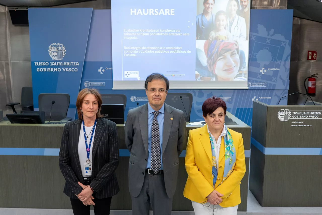 HaurSare se ha presentado este miércoles en una comparecencia en Bilbao en la que han participado el consejero de Salud, Alberto Martínez, la directora general de Osakidetza, Lore Bilbao, y la responsable de Pediatría del servicio vasco de Salud, Iratxe Salcedo.