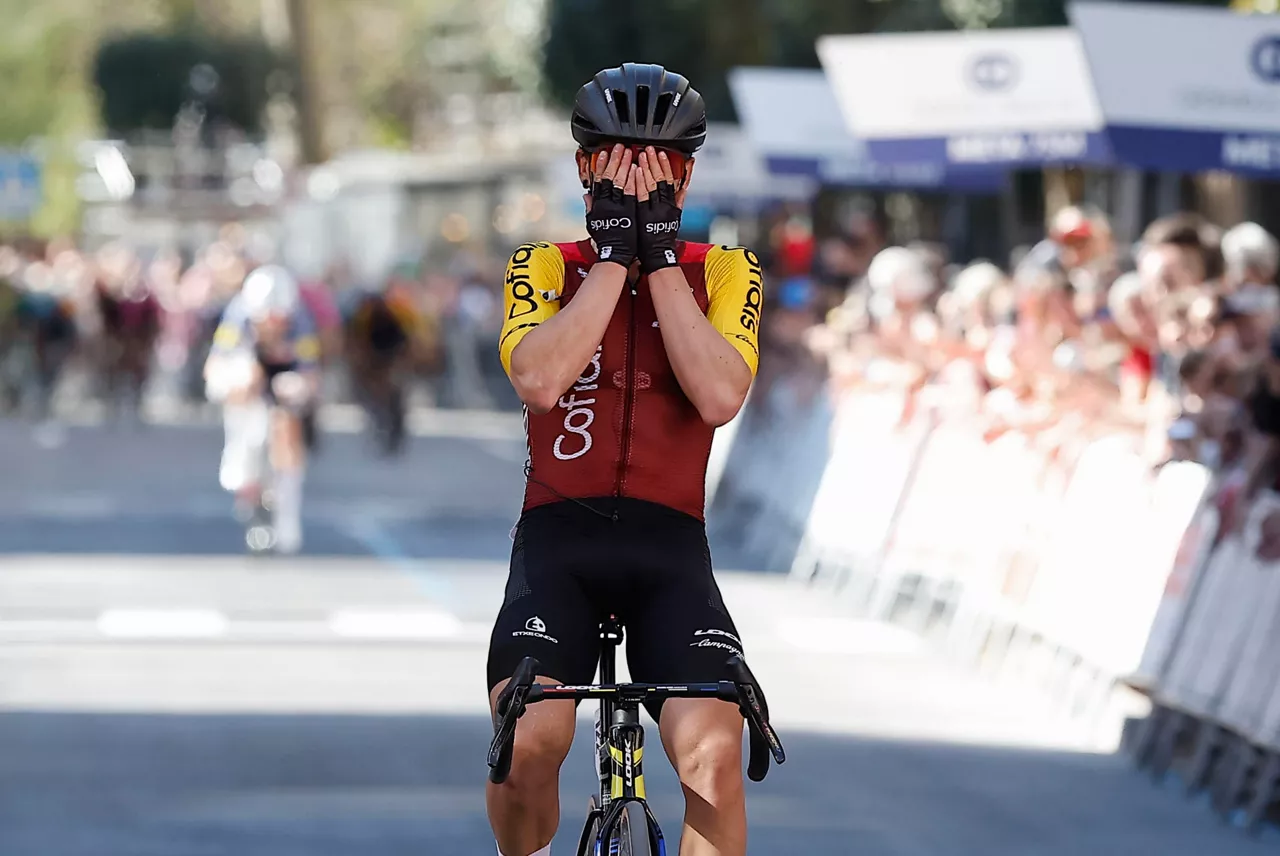 LIZARRA (NAVARRA), 04/04/2026.- Ion Izagirre del equipo Cofidis en la XXVII edición del Gran Premio Miguel Indurain este viernes, en Lizarra (Navarra). EFE/ Villar López
