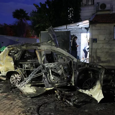 Rosh Haayin (Israel), 28/02/2026.- Destruction caused by a missile fired from Iran, in Rosh Haayin, Israel, 28 February 2026. The Israeli military reported on 28 February it deteced missiles launched from Iran following earlier Israeli and US strikes. Sirens were activated across several parts of the country in response. EFE/EPA/ABIR SULTAN
