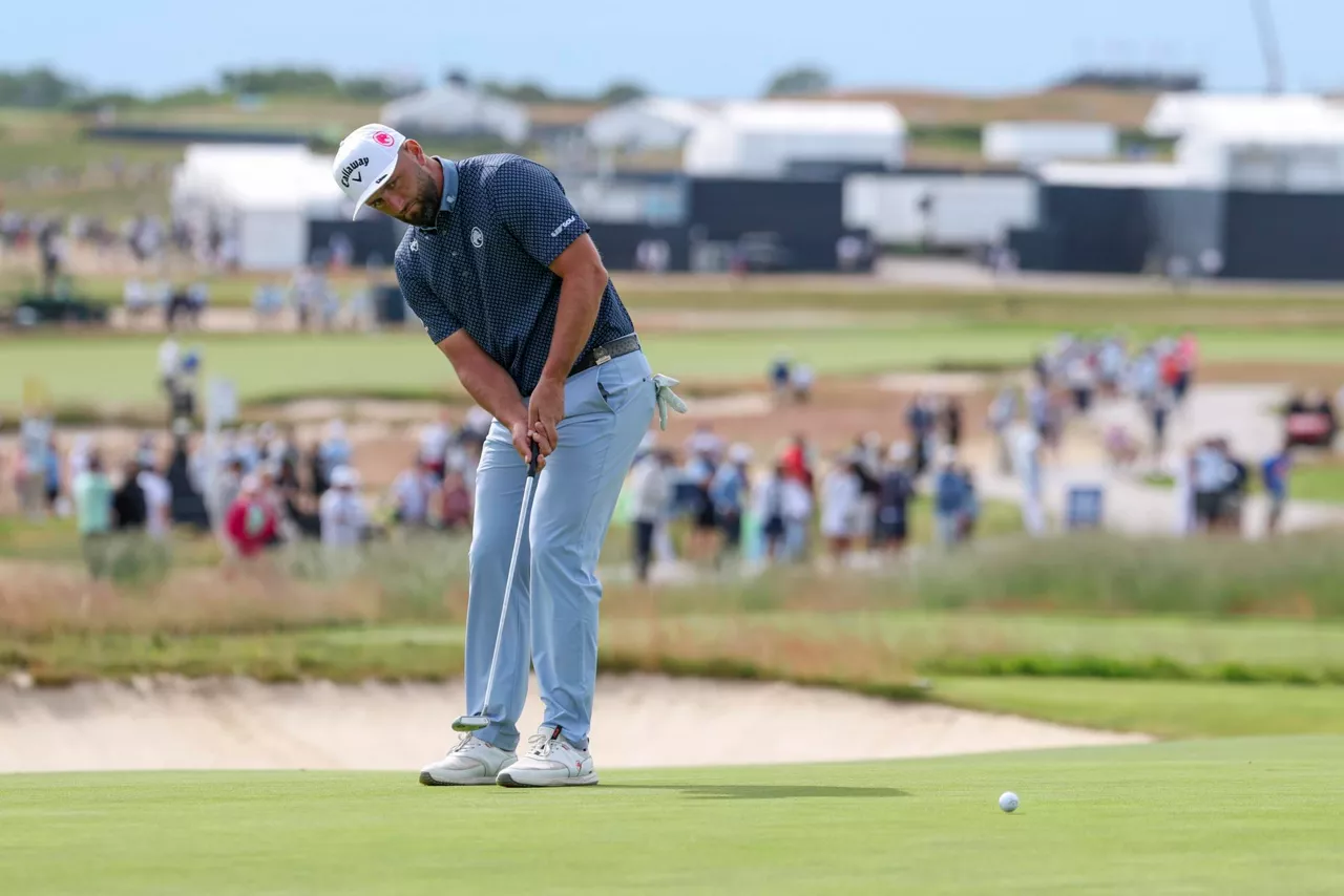 SOUTHAMPTON (United States), 19/06/2026.- Jon Rahm of Spain putts during the second round of the 2026 US Open golf tournament at the Shinnecock Hills Golf Club in Southampton, New York, USA, 19 June 2026. (España, Nueva York) EFE/EPA/SARAH YENESEL
