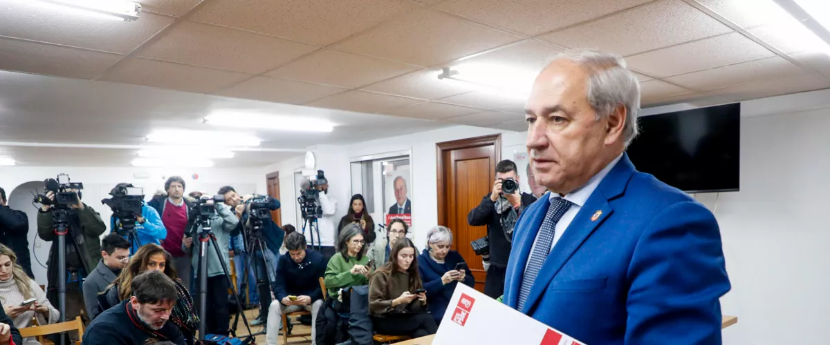 MONFORTE DE LEMOS, 10/12/2025.- El presidente de la Diputación de Lugo, secretario general del PSdeG en esa provincia y alcalde de Monforte de Lemos, José Tomé, ha asegurado este miércoles que “todo lo que ha salido” sobre acusaciones de acoso sexual contra él a través de los canales internos del partido es “falso” y ha anunciado que adoptará "acciones legales". EFE/ Pedro Eliseo Agrelo Trigo
