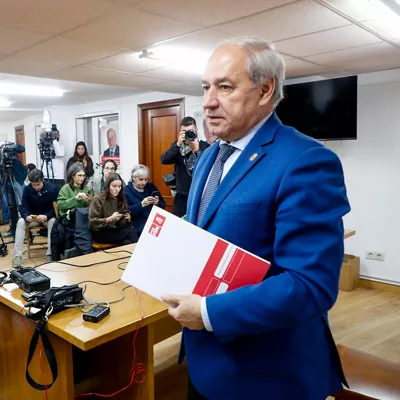 MONFORTE DE LEMOS, 10/12/2025.- El presidente de la Diputación de Lugo, secretario general del PSdeG en esa provincia y alcalde de Monforte de Lemos, José Tomé, ha asegurado este miércoles que “todo lo que ha salido” sobre acusaciones de acoso sexual contra él a través de los canales internos del partido es “falso” y ha anunciado que adoptará "acciones legales". EFE/ Pedro Eliseo Agrelo Trigo
